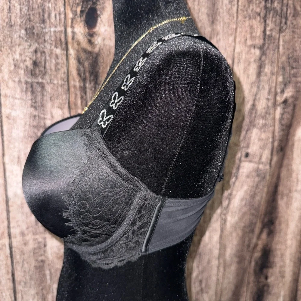 Victoria’s Secret push-up bra🖤